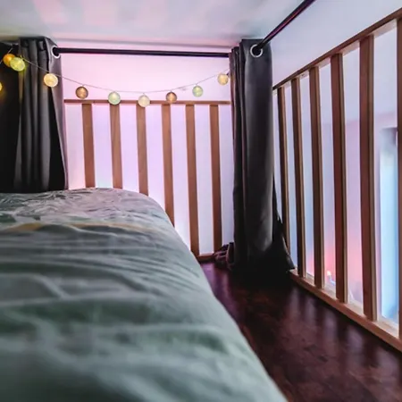 Appartement Charming Studio With Mezzanine Near Train Station